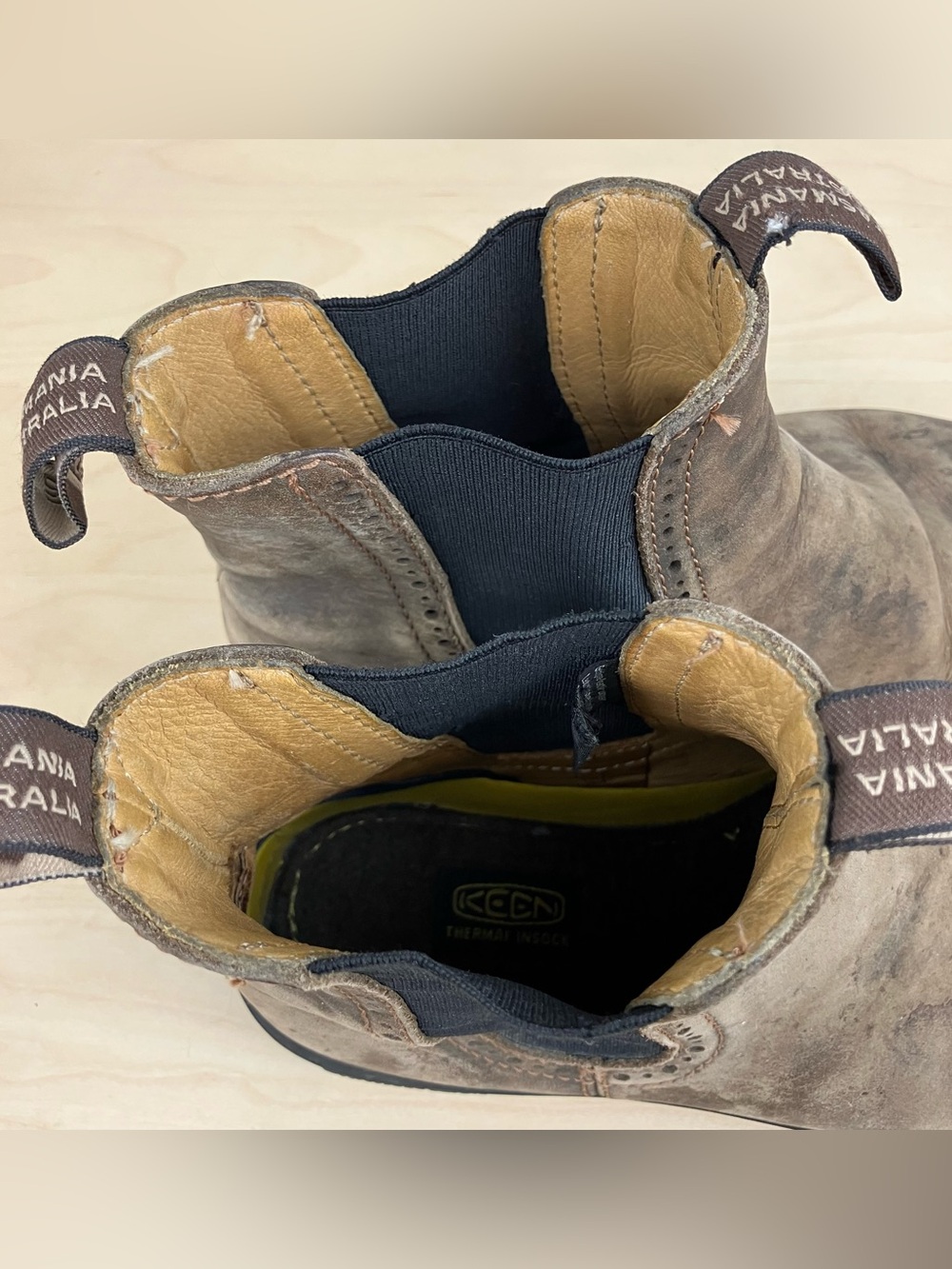 Blundstone Brown Leather Chelsea Ankle Boots. NOTE photos - Picture 10 of 11
